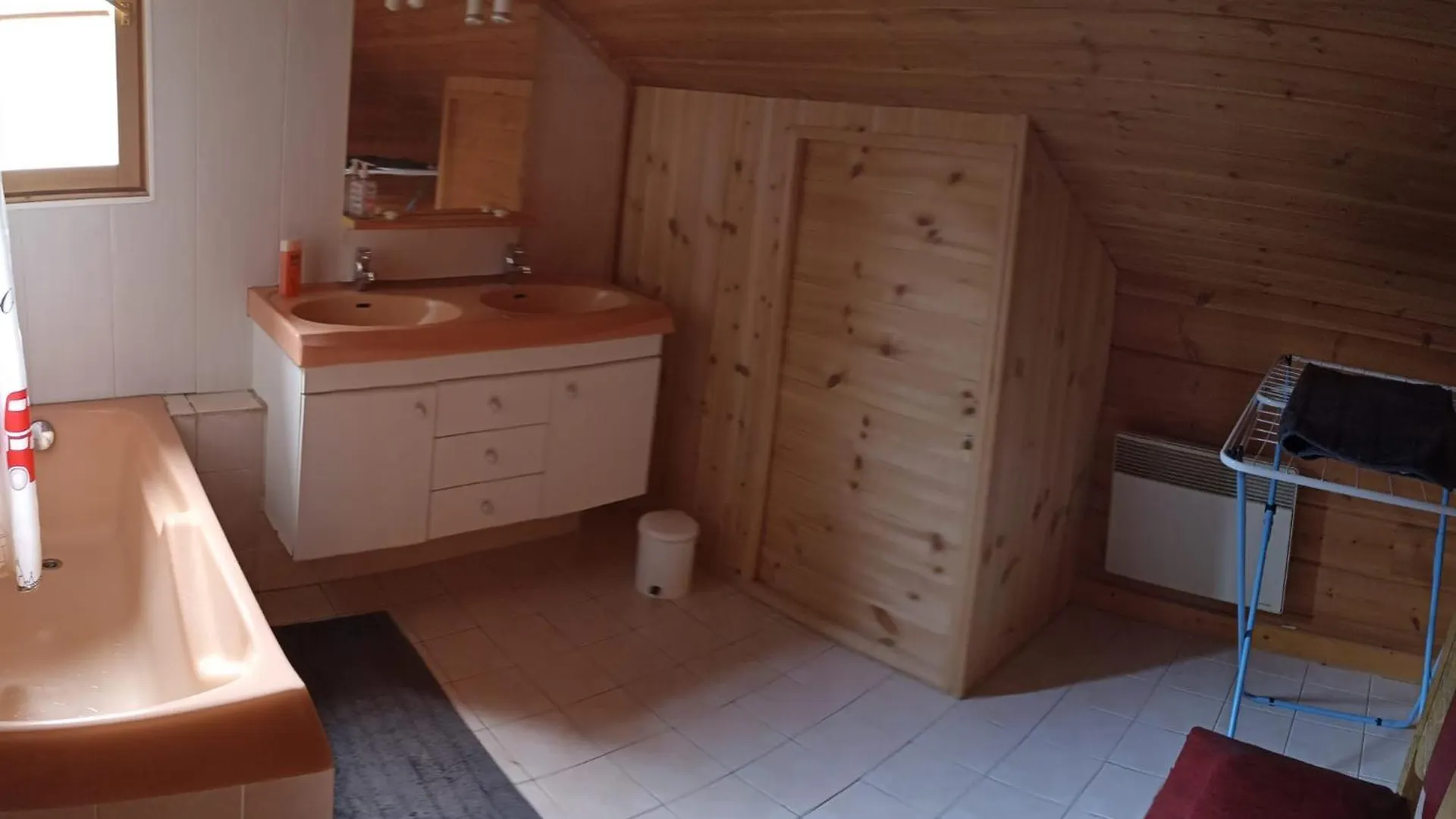 Spacieux Chalet Les Chapelles 0*,  Frankrike